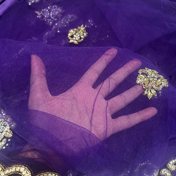 Gorgeous Purple Sari. Heavy Embroidery. Worn once - Picture 5 of 7